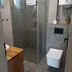 Pokoje, Na Wyspie