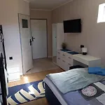Pokoje, Na Wyspie